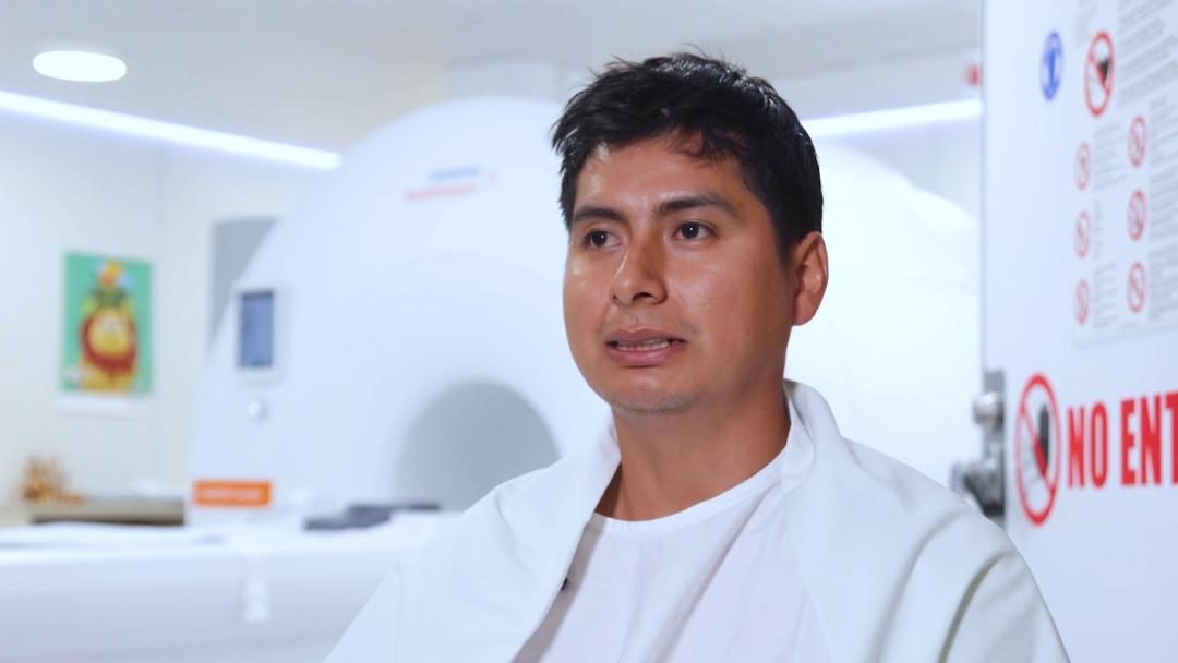 Patient Klinton speaks in front of the new MRI system 