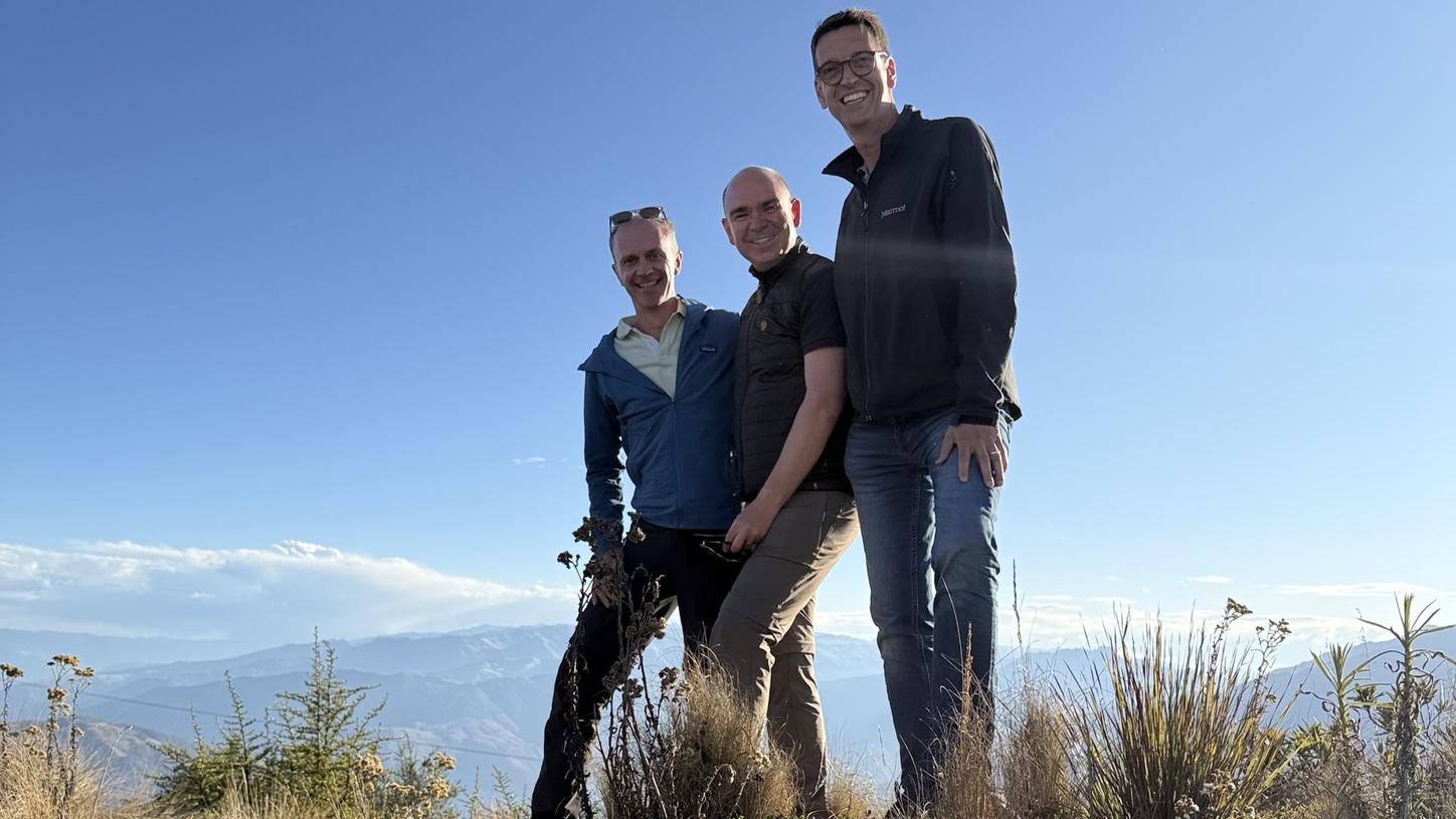 Stephan Biber, David Grodzki and Prof. Michael Uder standing on top of a mountain.