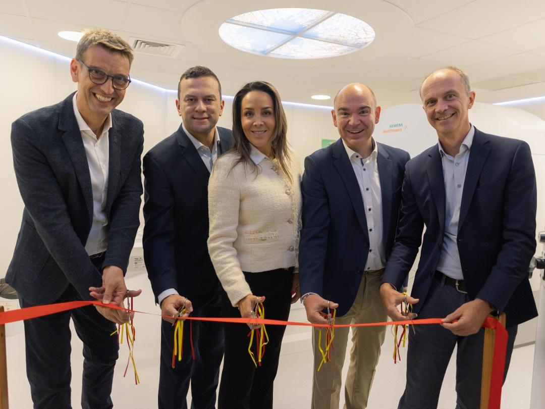 The three German Future Award winners cut the ribbon for the new MRI at Diospi Suyana 