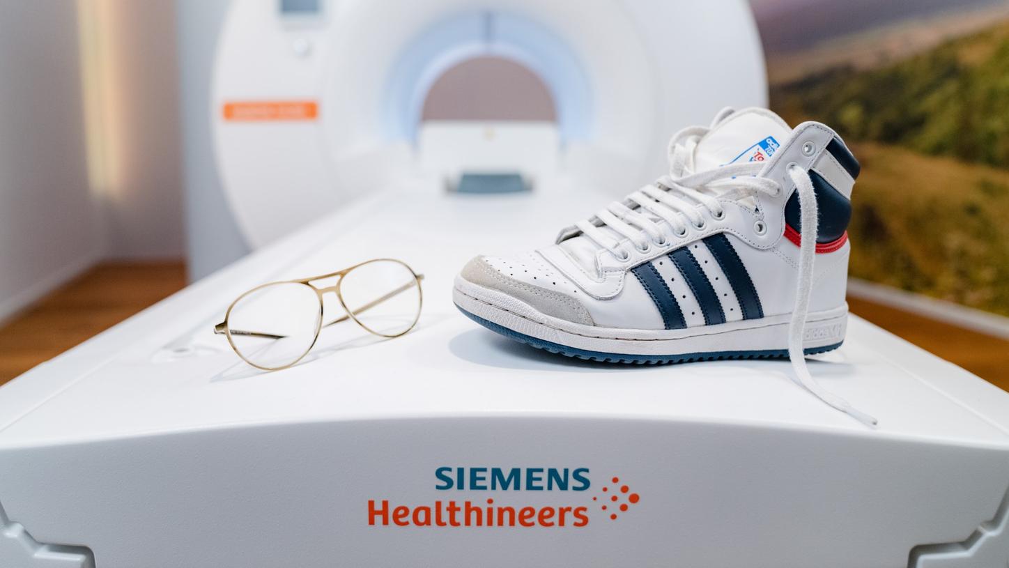 #Futureshaper: Still life with style: A pair of statement glasses and sneakers are part of Stefanie's standard "work attire". 