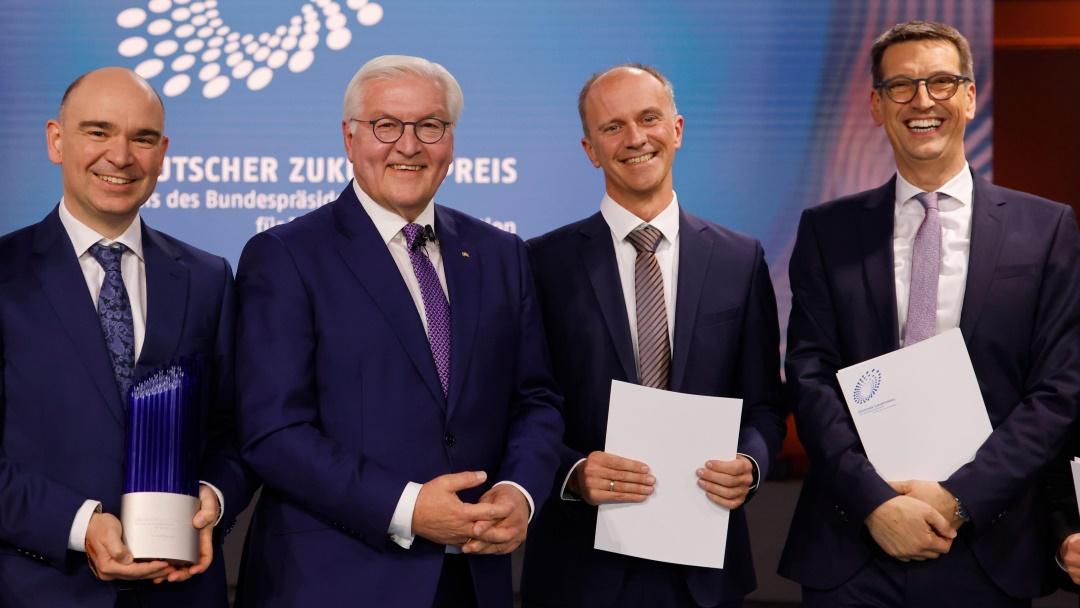 David Grodzki, German Federal President Frank-Walter Steinmeier, Stephan Biber and Michael Uder after the team wo the German Future Award 