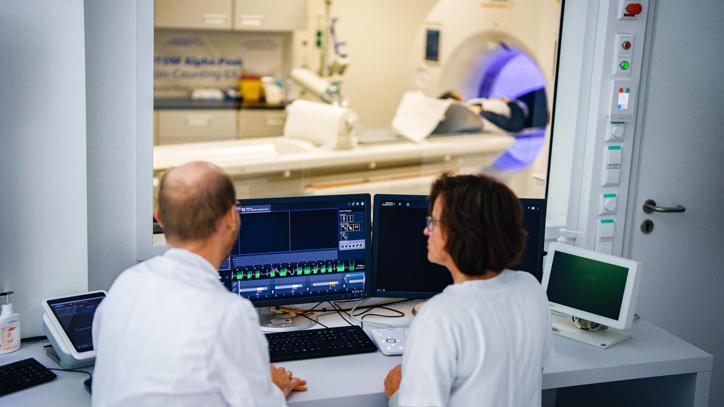 Prof. Christopher L. Schlett, MD, and a technologist acquiring a CT scan.