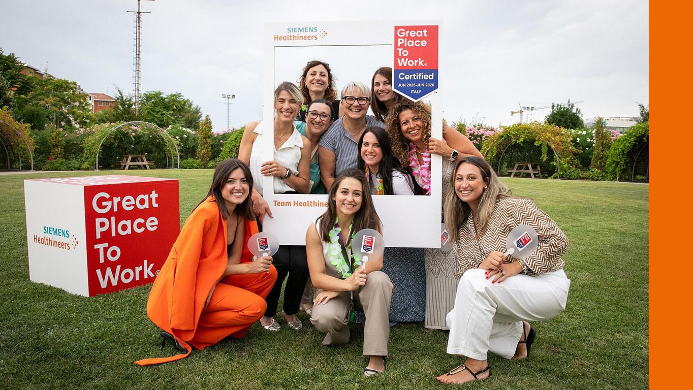 Eine Gruppe von Healthineers feiert unsere Auszeichnung als „Great Place to Work“