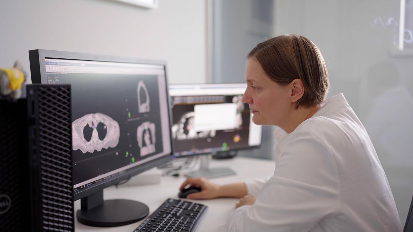 Radiologist sitting at the computer, working on contouring organs for radiation therapy.