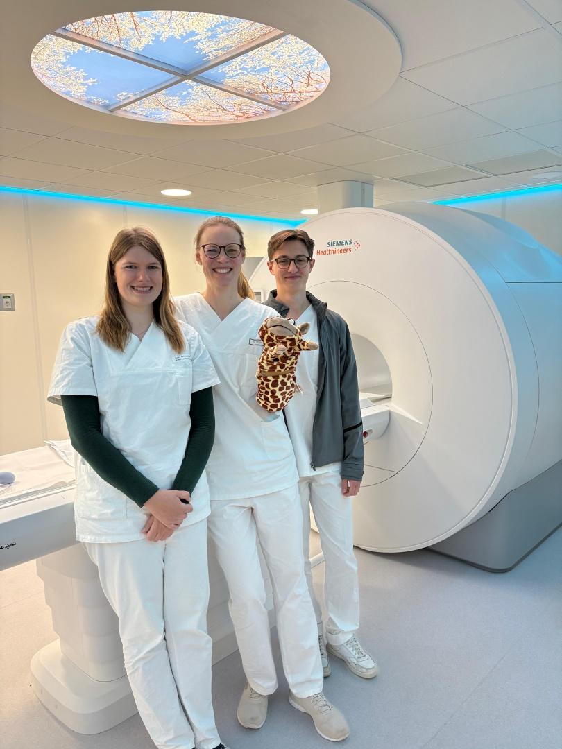 The team from Uniklinikum in front of the new scanner installed in Peru